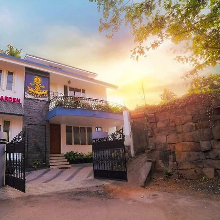 Bed and Breakfast Ramas Garden à Thiruvananthapuram Extérieur photo