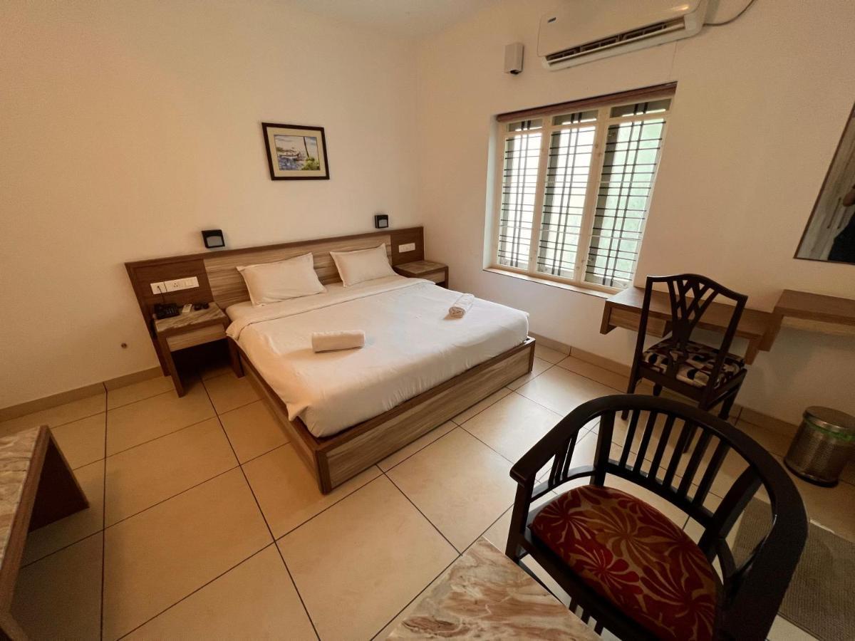 Bed and Breakfast Ramas Garden à Thiruvananthapuram Extérieur photo
